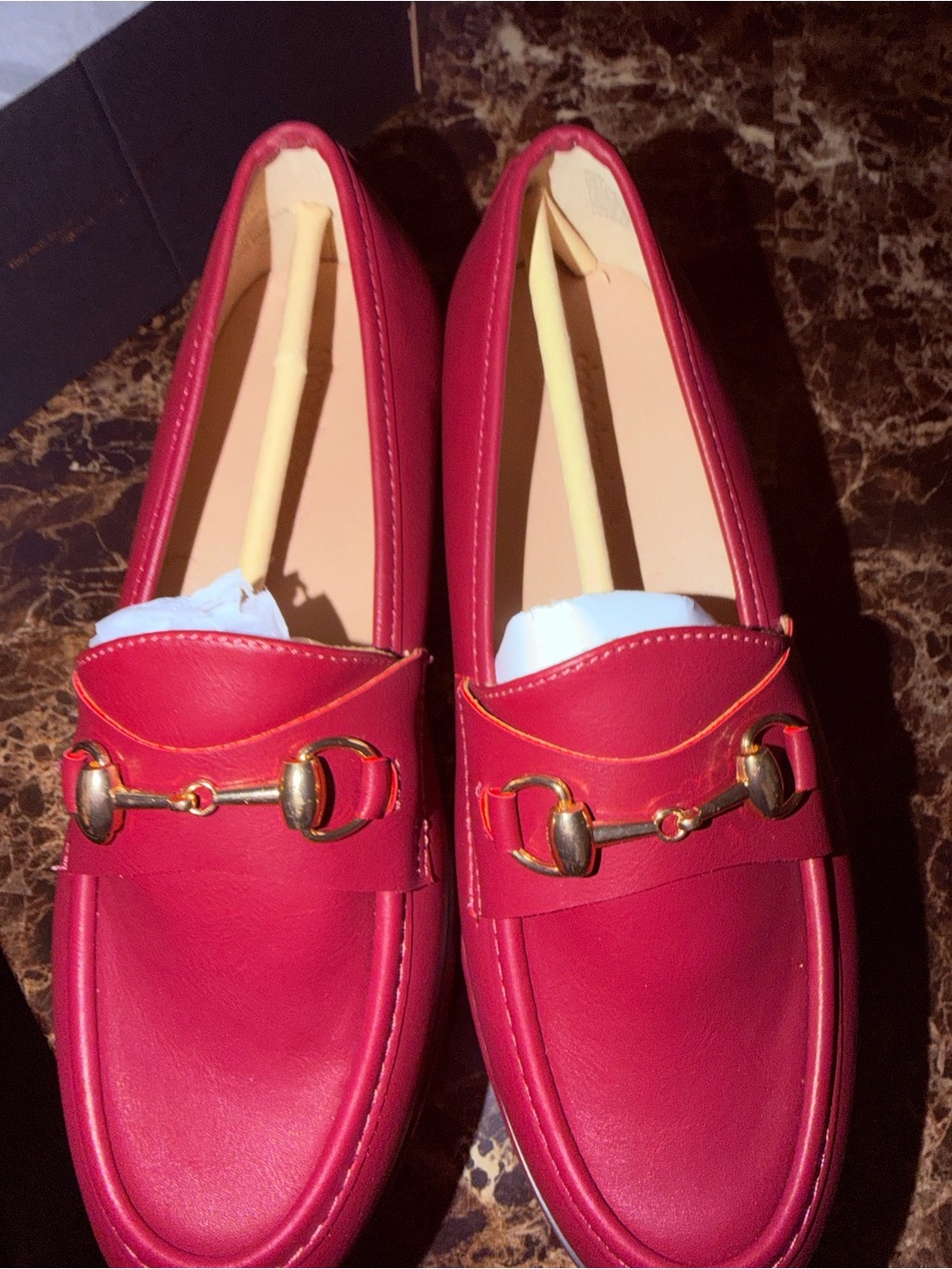NIB ShoeDazzle Roxi Women’s Size 7 Tibetan Red Platform Loafers Gold Horsebit - Picture 3 of 9